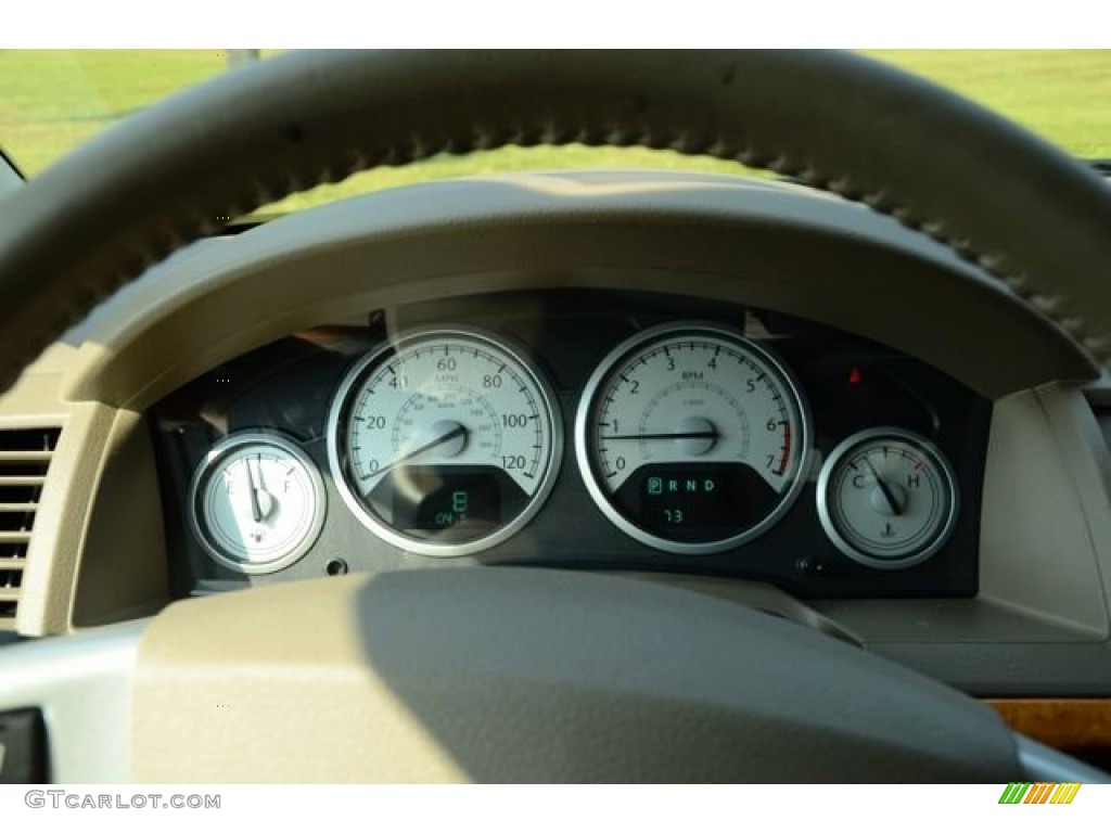 2008 Chrysler Town & Country Limited Gauges Photos