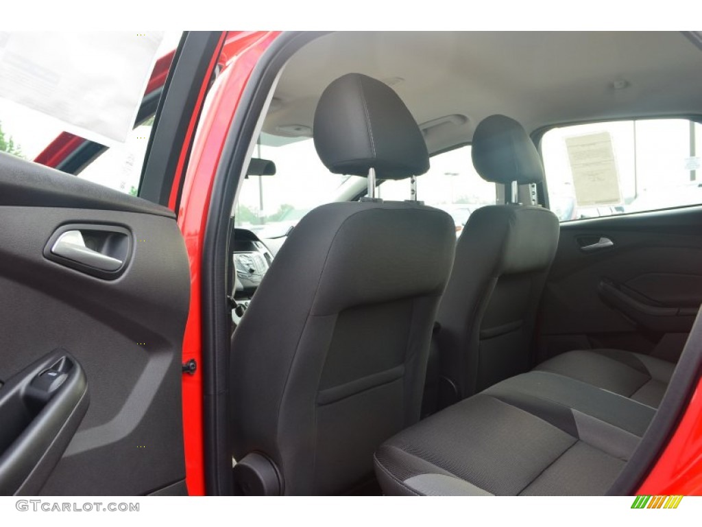 2014 Focus SE Hatchback - Race Red / Charcoal Black photo #7