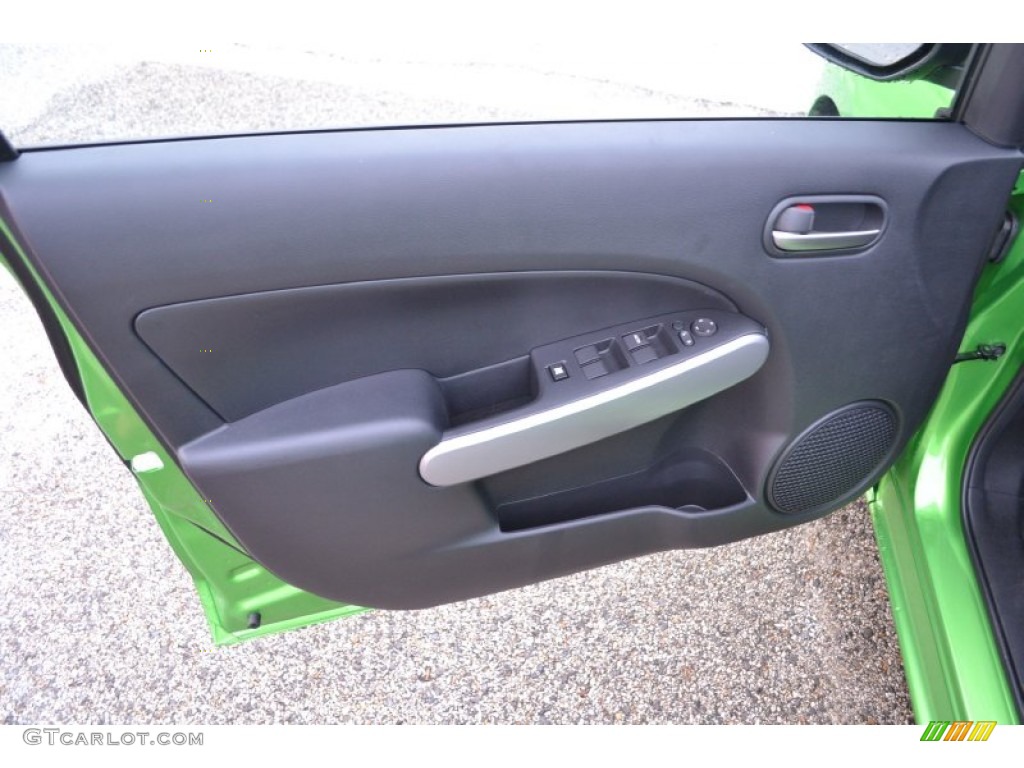 2013 Mazda MAZDA2 Sport Door Panel Photos