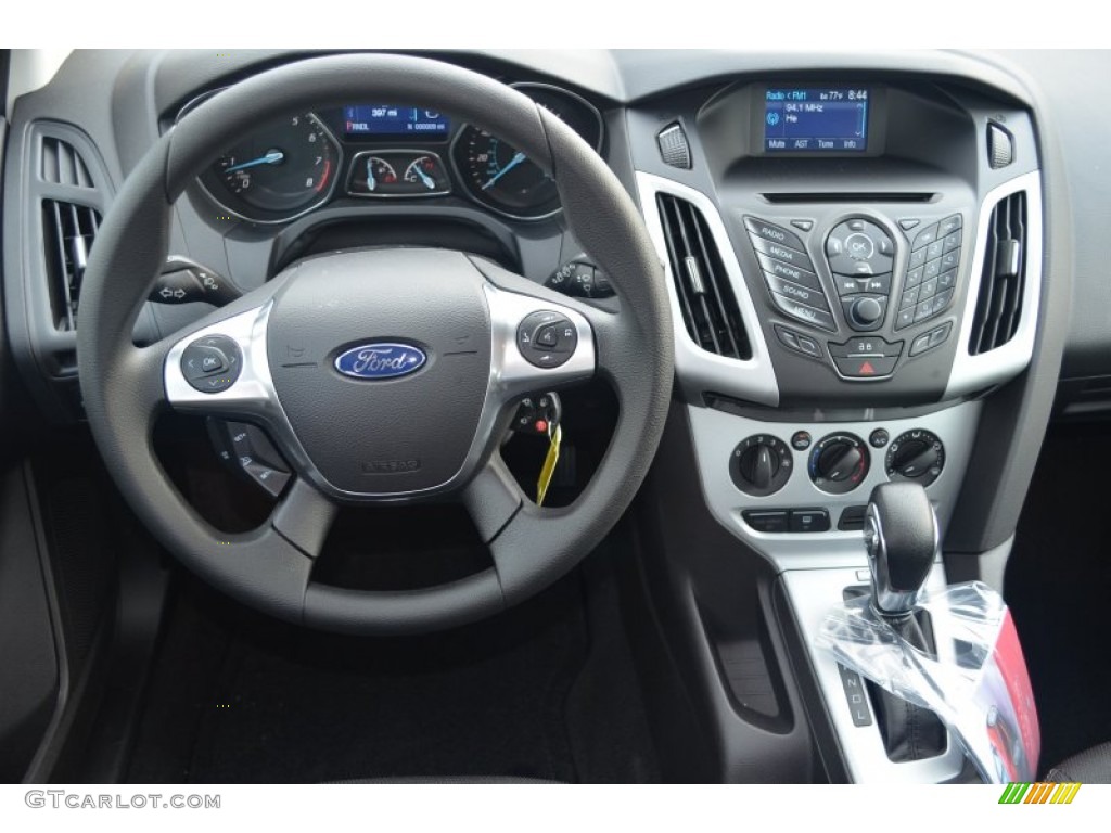 2014 Focus SE Hatchback - Race Red / Charcoal Black photo #10
