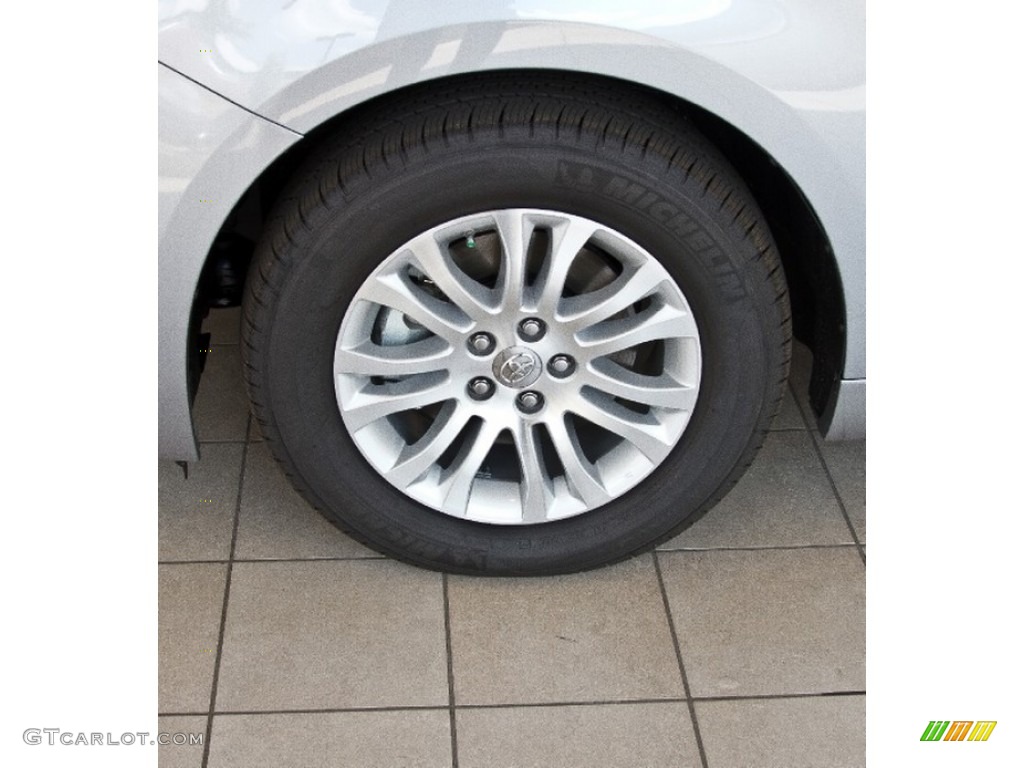 2013 Toyota Sienna XLE Wheel Photos