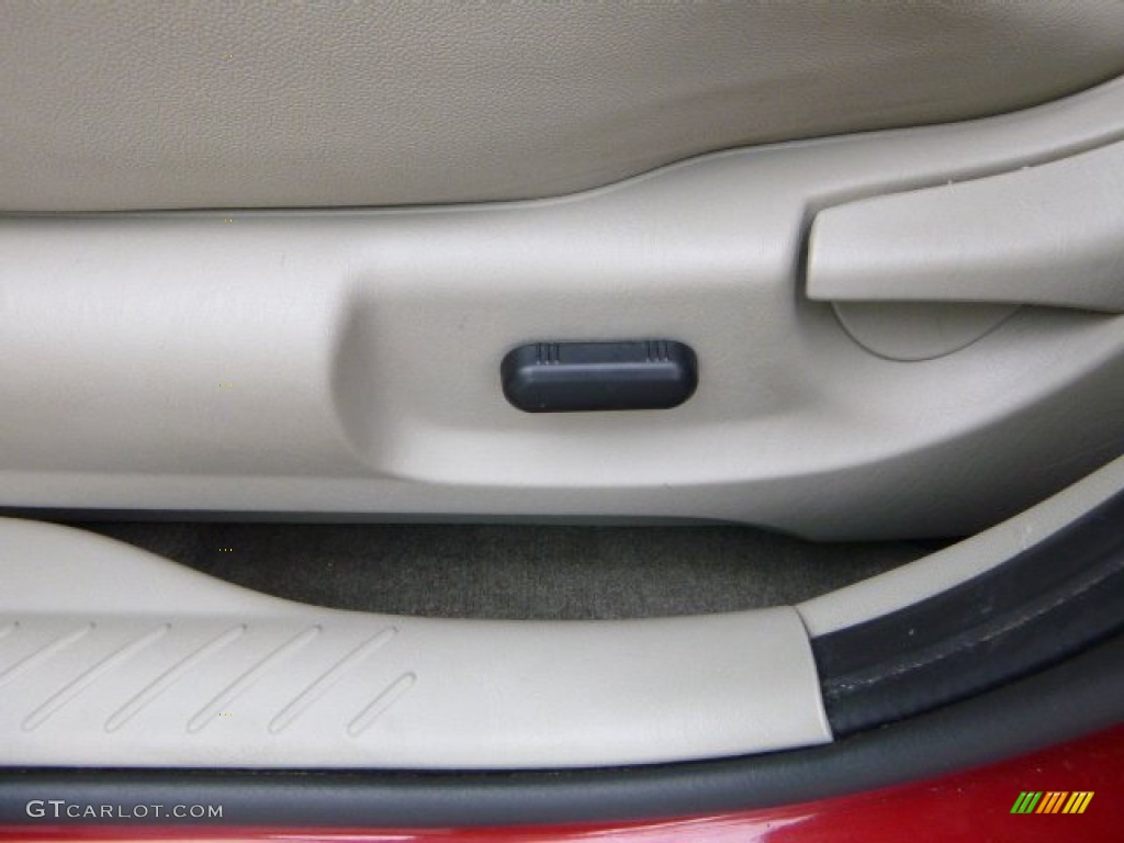 2010 Mariner V6 Premier 4WD - Sangria Red Metallic / Stone photo #20