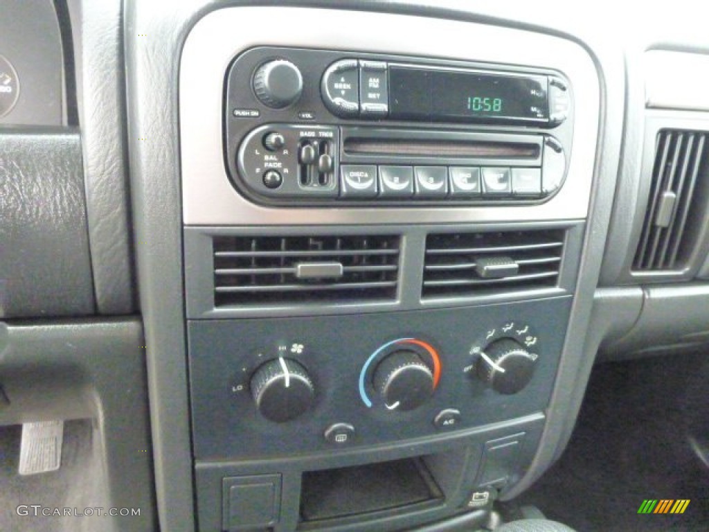 2004 Jeep Grand Cherokee Laredo 4x4 Controls Photos