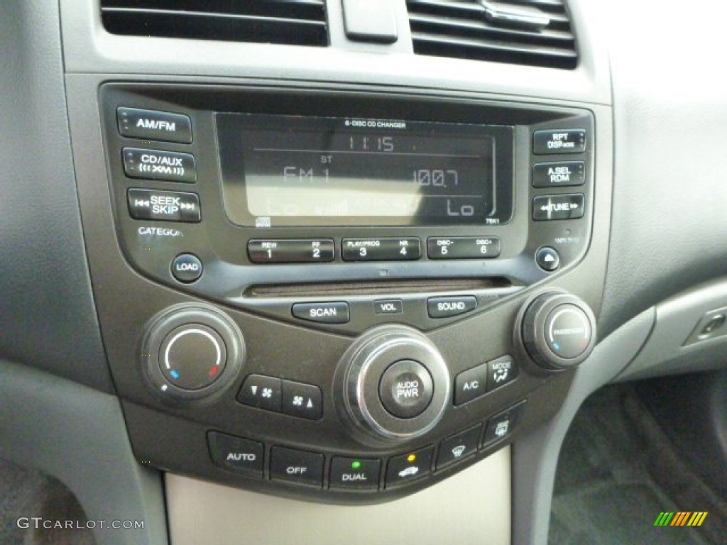 2005 Honda Accord EX-L Sedan Controls Photo #85080101