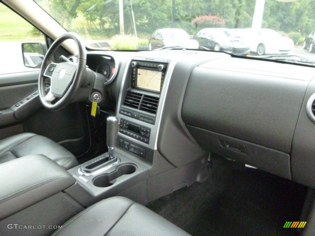 2010 Mercury Mountaineer V8 Premier AWD Charcoal Black Dashboard Photo #85082294