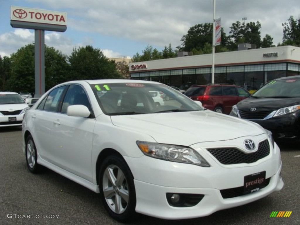 2011 Camry SE V6 - Super White / Dark Charcoal photo #1