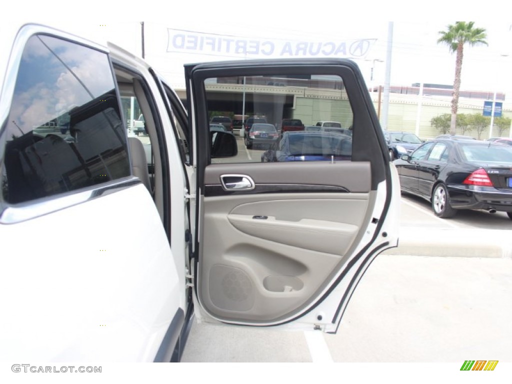 2011 Grand Cherokee Laredo X Package - Stone White / Dark Graystone/Medium Graystone photo #14