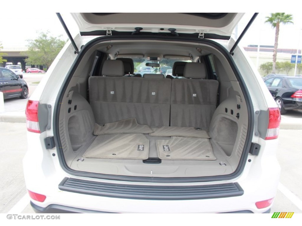 2011 Grand Cherokee Laredo X Package - Stone White / Dark Graystone/Medium Graystone photo #21