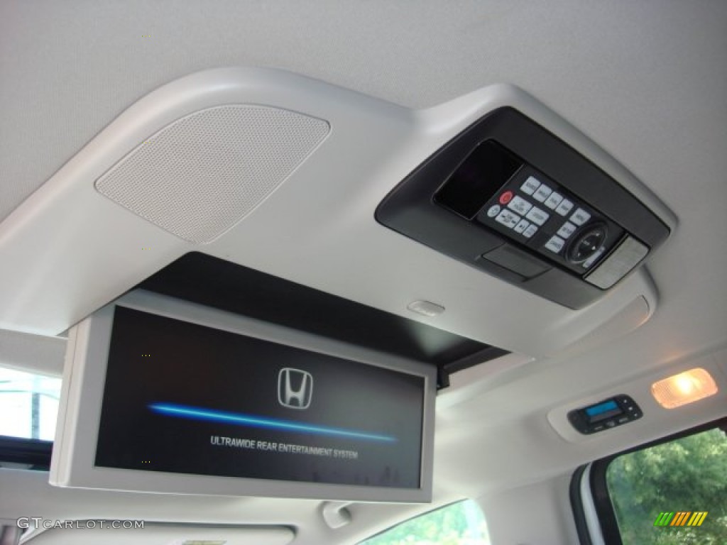 2012 Honda Odyssey Touring Elite Entertainment System Photo #85085924