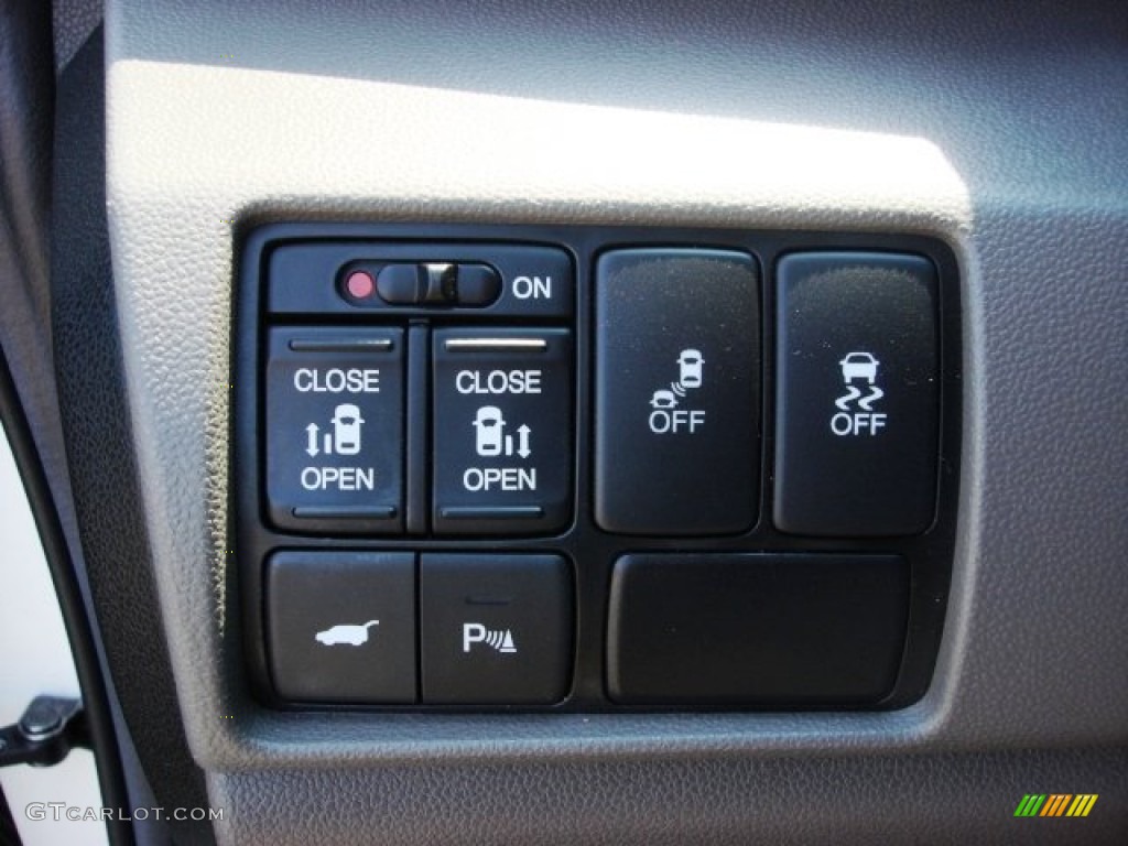 2012 Honda Odyssey Touring Elite Controls Photo #85086158