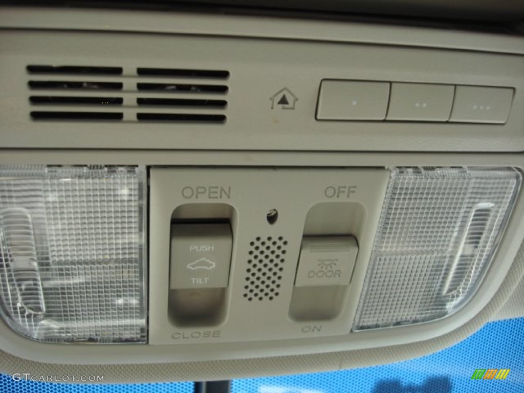 2012 Honda Odyssey Touring Elite Controls Photo #85086380