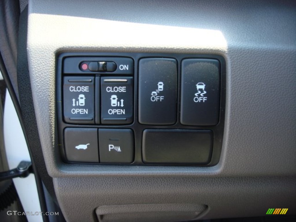 2012 Honda Odyssey Touring Elite Controls Photo #85086455