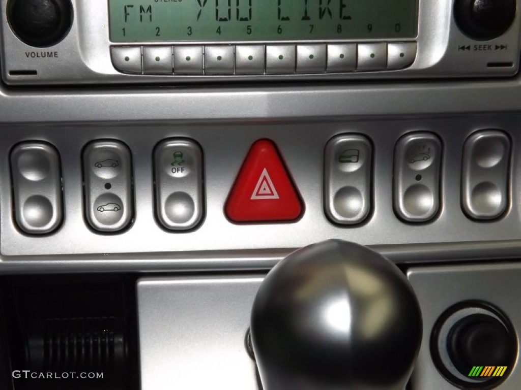 2005 Chrysler Crossfire Roadster Controls Photo #85089416