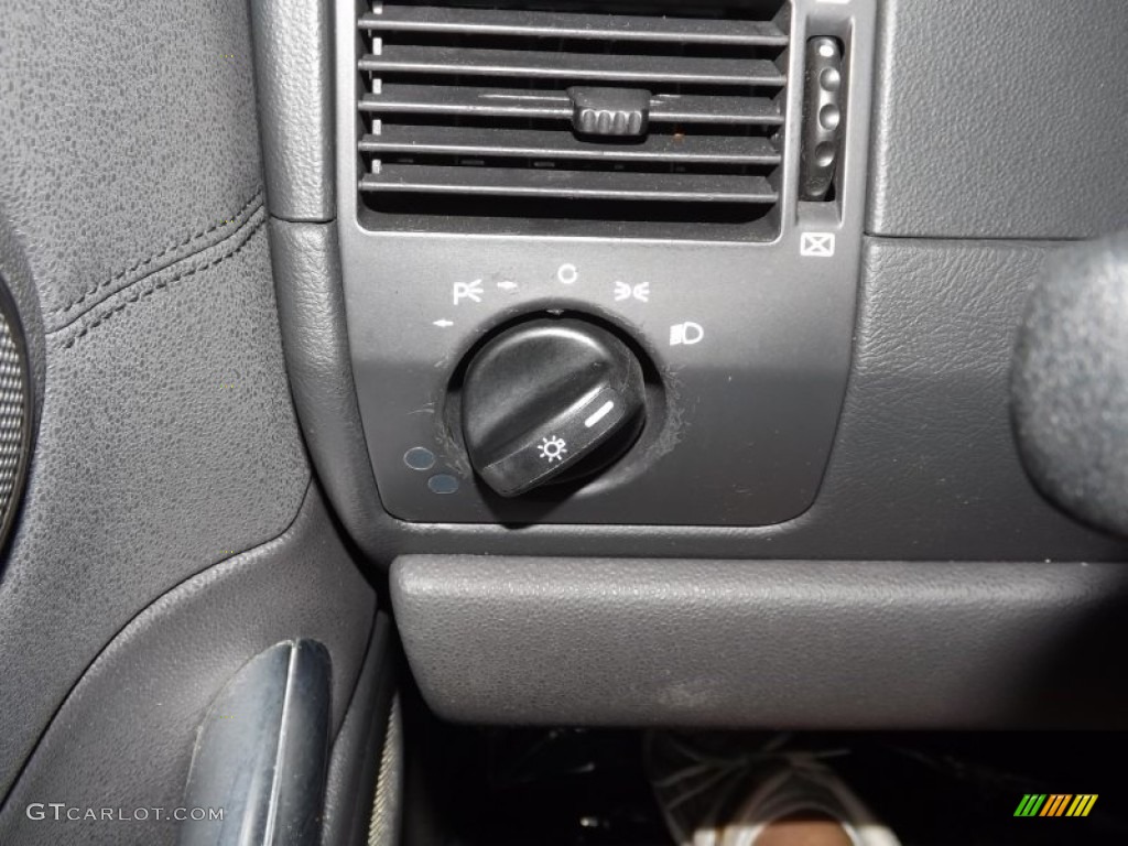 2005 Chrysler Crossfire Roadster Controls Photos
