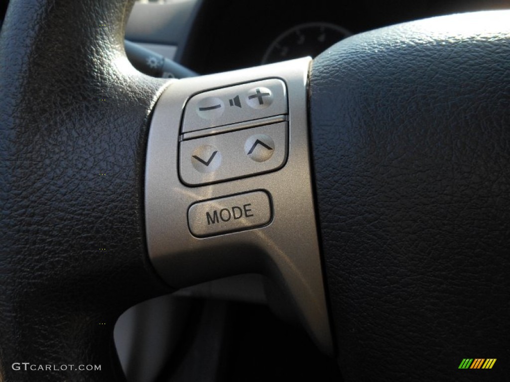 2013 Toyota Corolla LE Controls Photo #85089551