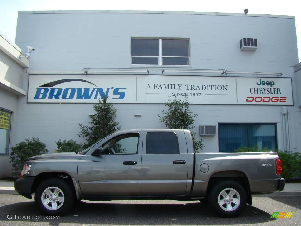 2008 Dakota SXT Crew Cab 4x4 - Mineral Gray Metallic / Dark Slate Gray/Medium Slate Gray photo #1