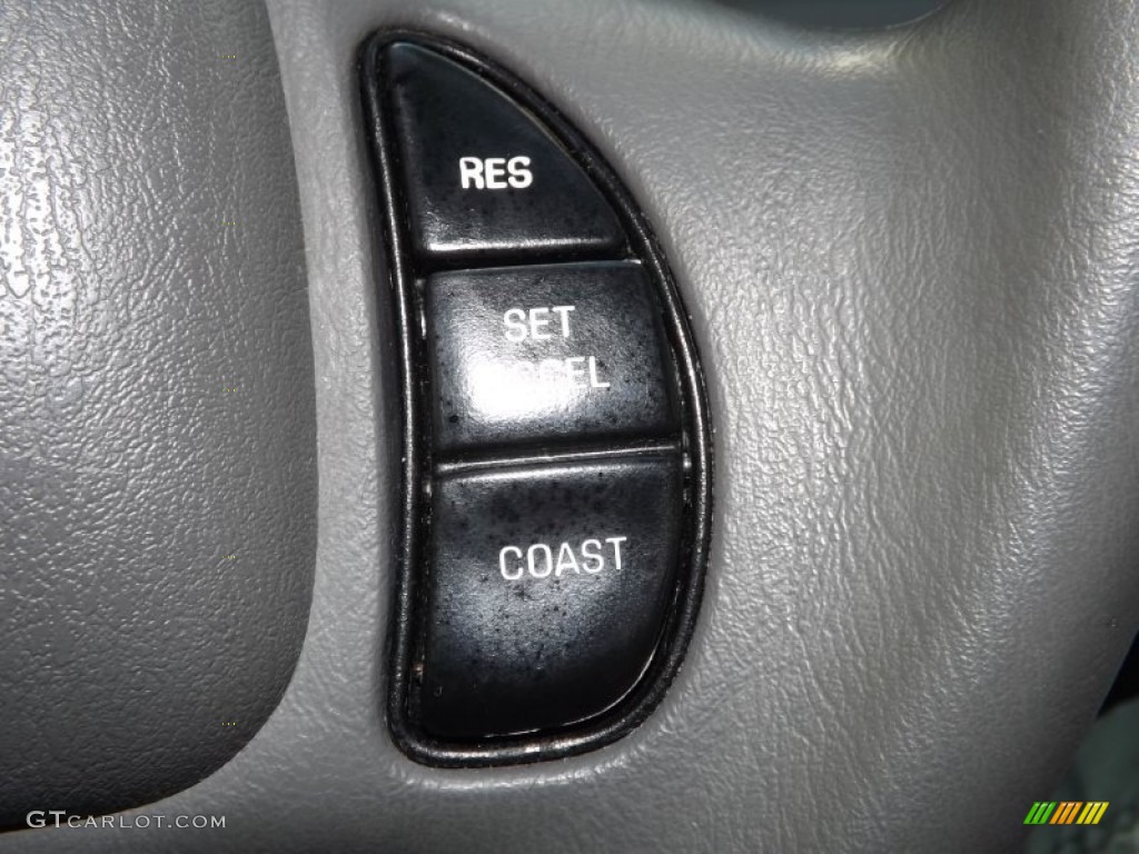 2004 Ford Crown Victoria LX Controls Photo #85090175