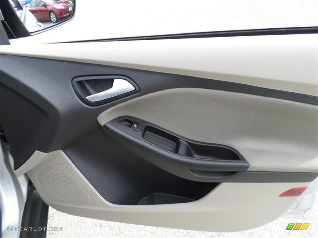 2014 Focus SE Sedan - Ingot Silver / Medium Light Stone photo #9