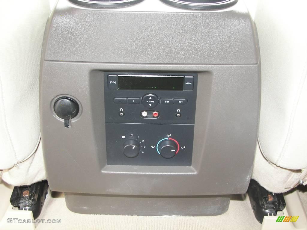 2008 Expedition XLT 4x4 - Oxford White / Camel photo #16