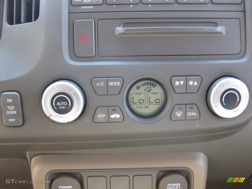 2006 Honda Ridgeline RTS Controls Photo #85099728