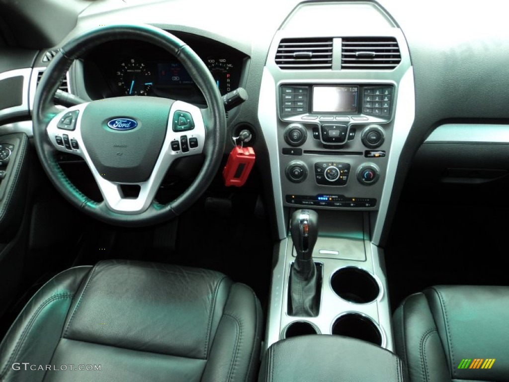 2012 Explorer XLT - Dark Pearl Blue Metallic / Charcoal Black photo #26