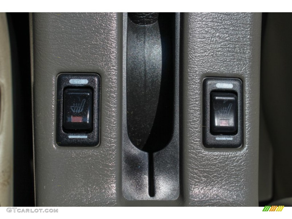 1999 Infiniti G 20 Touring Sedan Controls Photo #85100798