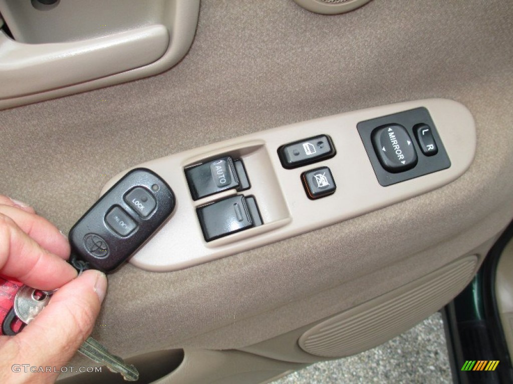 2003 Toyota Tundra SR5 Access Cab 4x4 Controls Photo #85101830