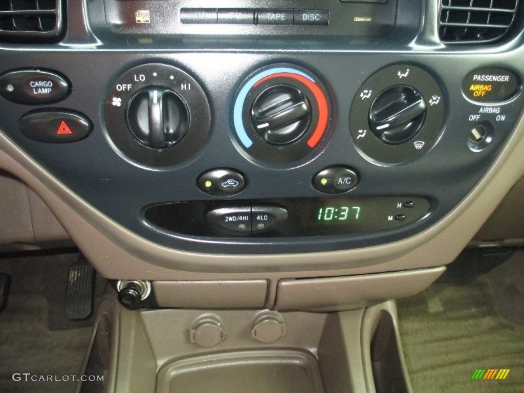 2003 Toyota Tundra SR5 Access Cab 4x4 Controls Photo #85102338
