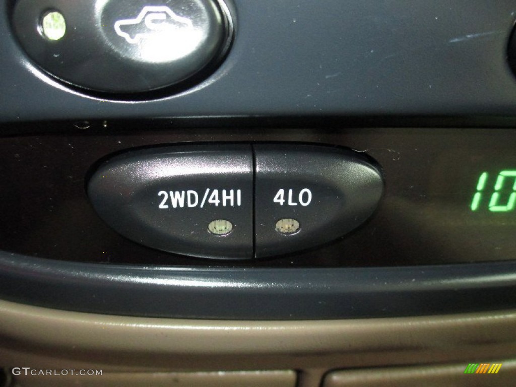 2003 Toyota Tundra SR5 Access Cab 4x4 Controls Photo #85102361