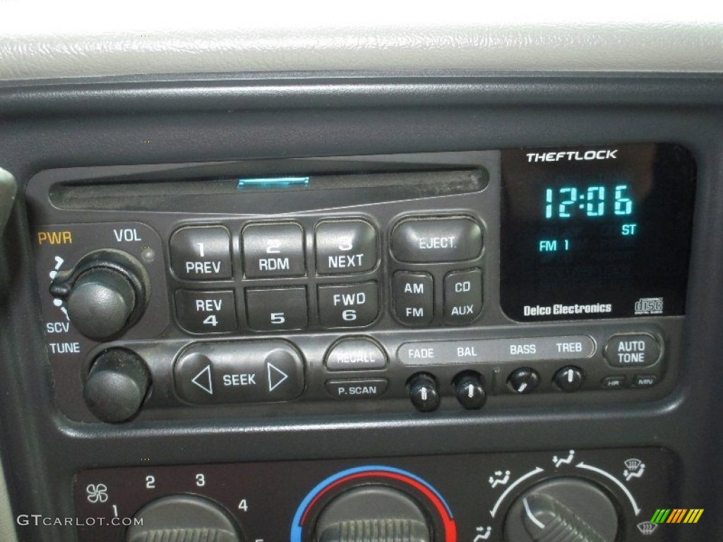 2001 Chevrolet Tahoe LS 4x4 Audio System Photo #85102616