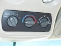 Graphite/Medium Gray Controls Photo for 2001 Chevrolet Tahoe #85103084