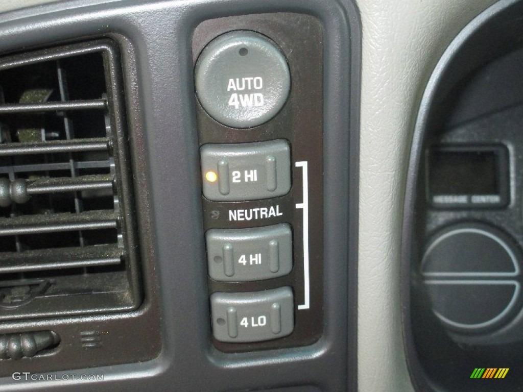 2001 Chevrolet Tahoe LS 4x4 Controls Photo #85103141