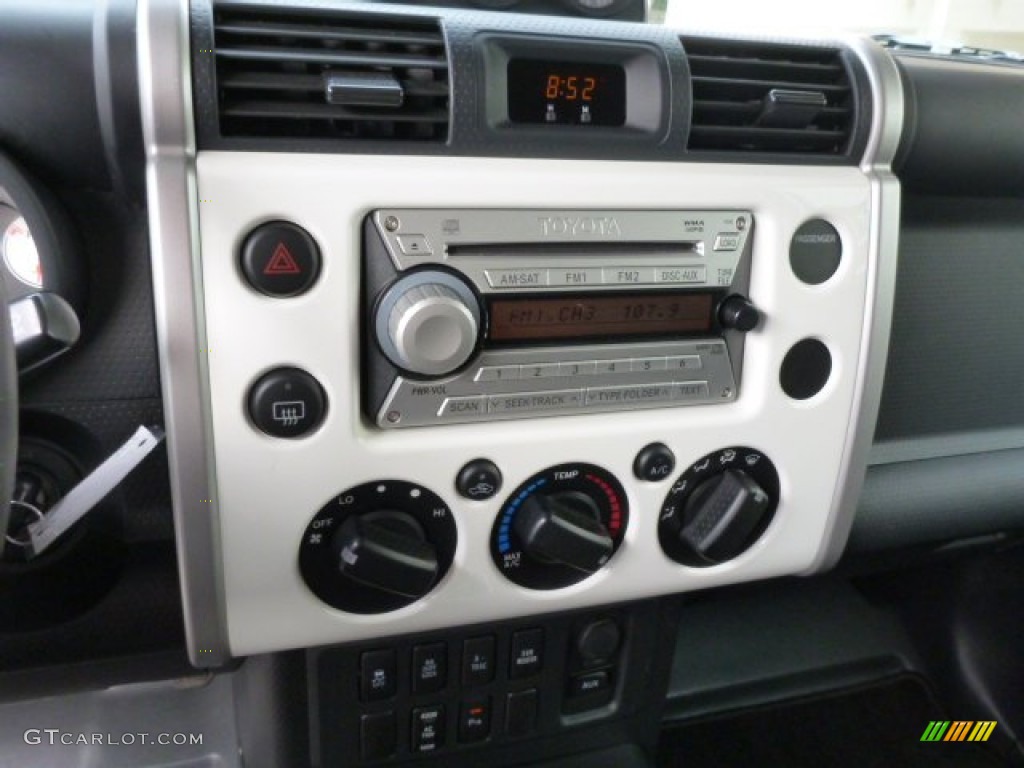 2010 Toyota FJ Cruiser 4WD Controls Photos