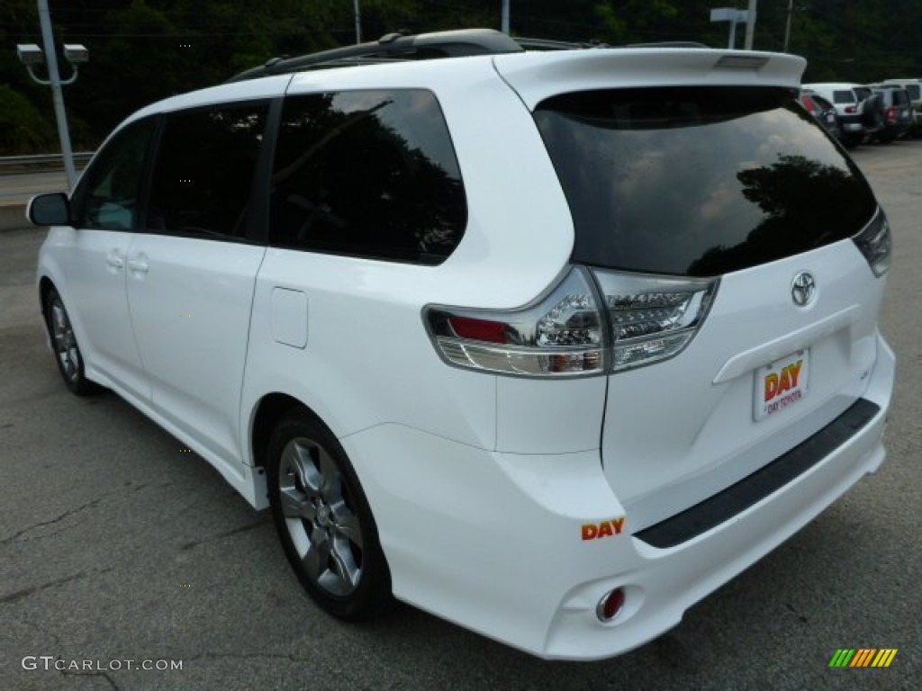 2011 Sienna SE - Super White / Dark Charcoal photo #5