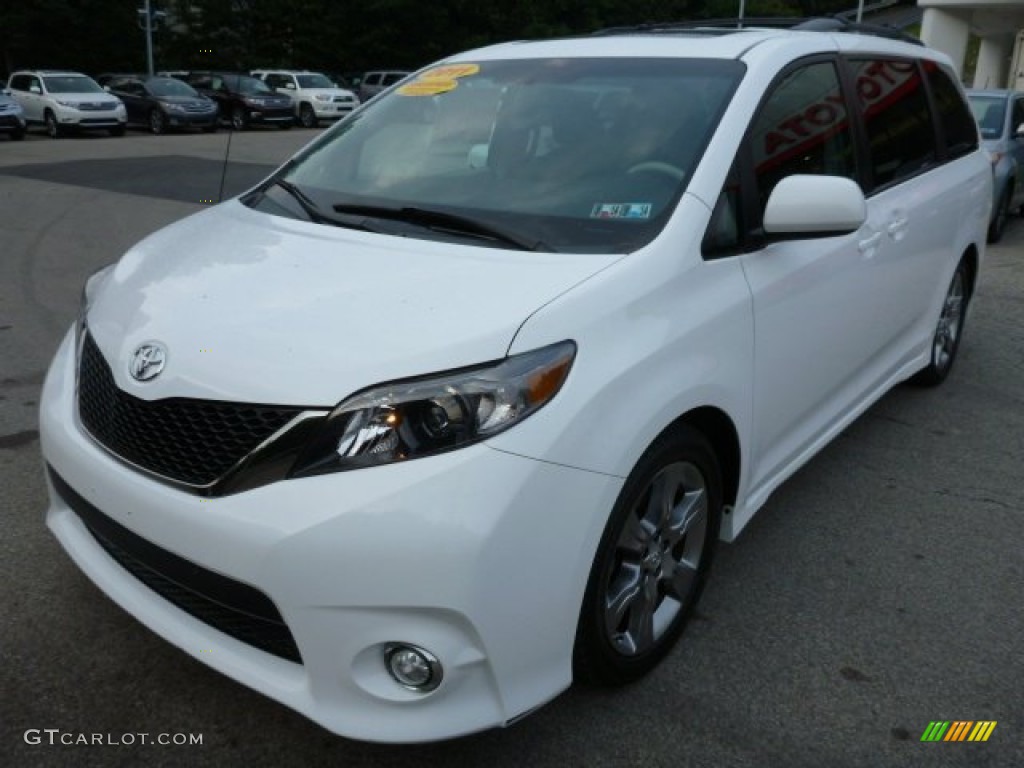 2011 Sienna SE - Super White / Dark Charcoal photo #7