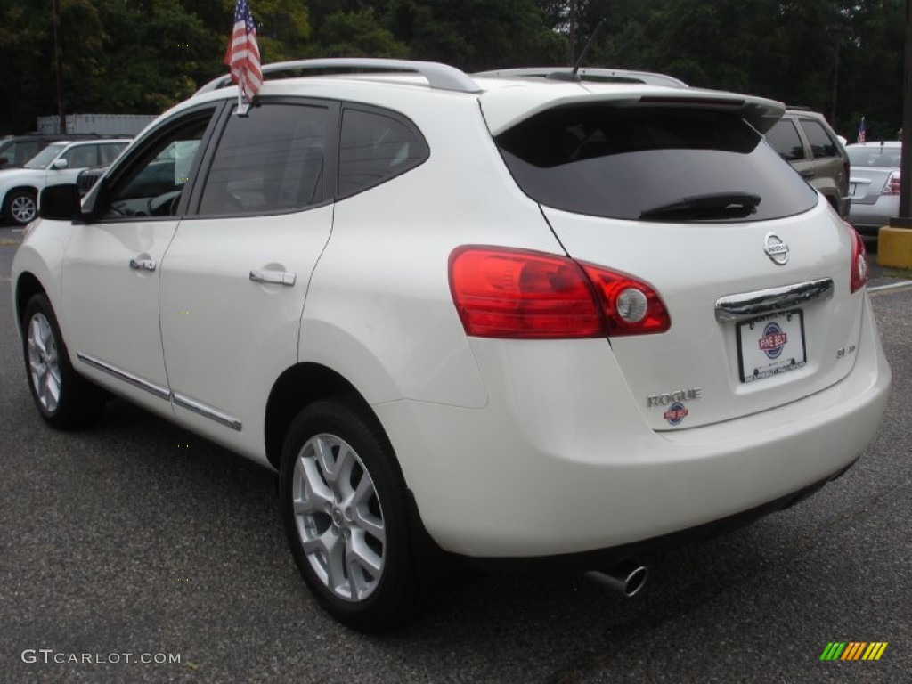 2011 Rogue SL AWD - Pearl White / Black photo #9