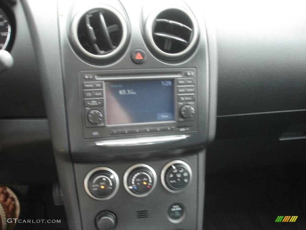 2011 Rogue SL AWD - Pearl White / Black photo #17