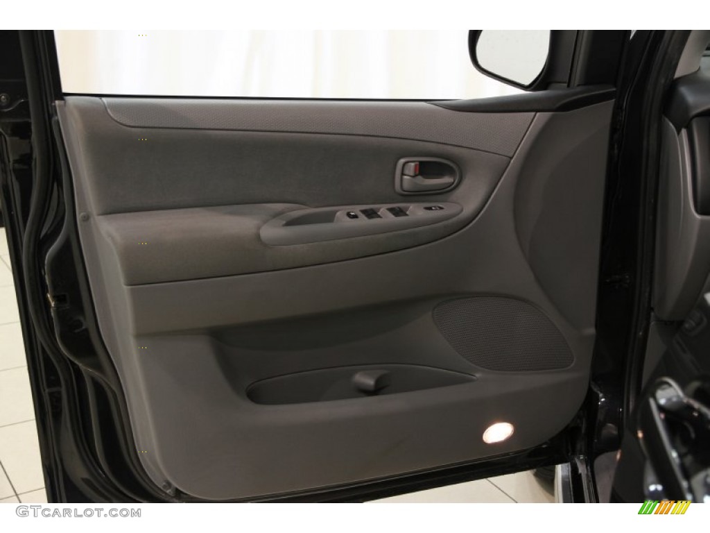 2005 MPV ES - Black Mica / Gray photo #4