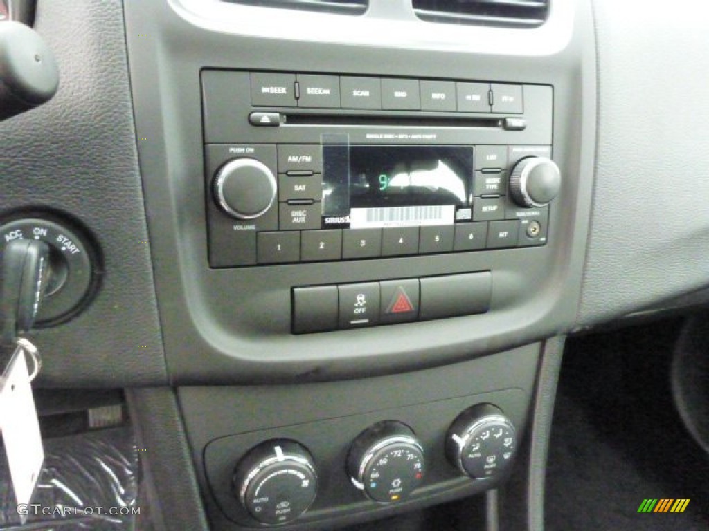 2014 Dodge Avenger SXT Audio System Photo #85112025