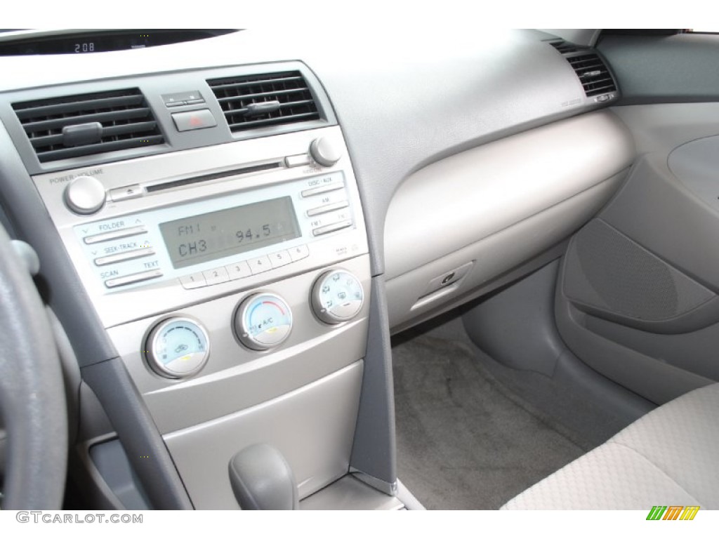 2007 Toyota Camry LE Controls Photo #85117268