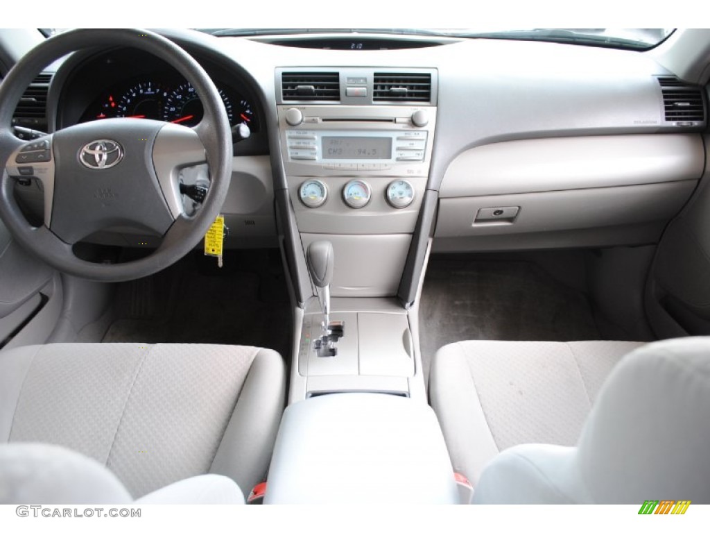 2007 Toyota Camry LE Dashboard Photos