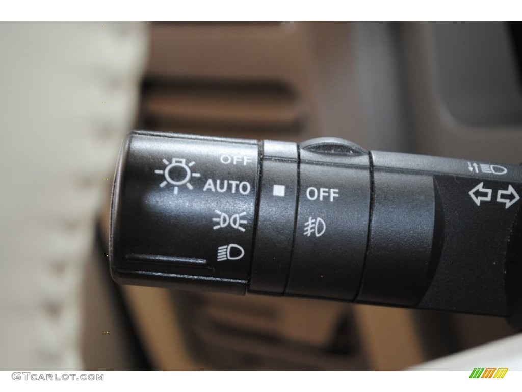 2006 Infiniti QX 56 4WD Controls Photos