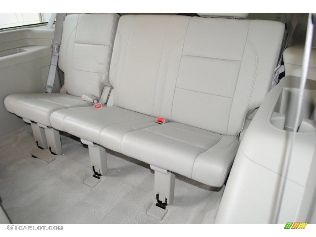 2006 Infiniti QX 56 4WD Rear Seat Photos