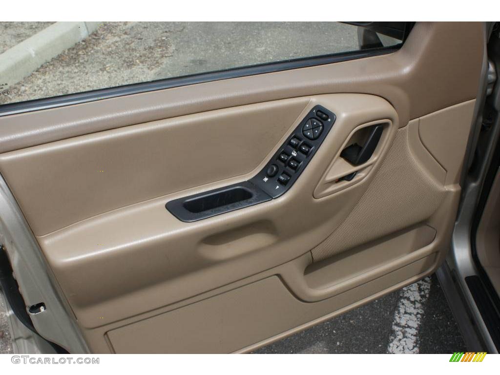 2003 Grand Cherokee Laredo 4x4 - Light Pewter Metallic / Sandstone photo #10