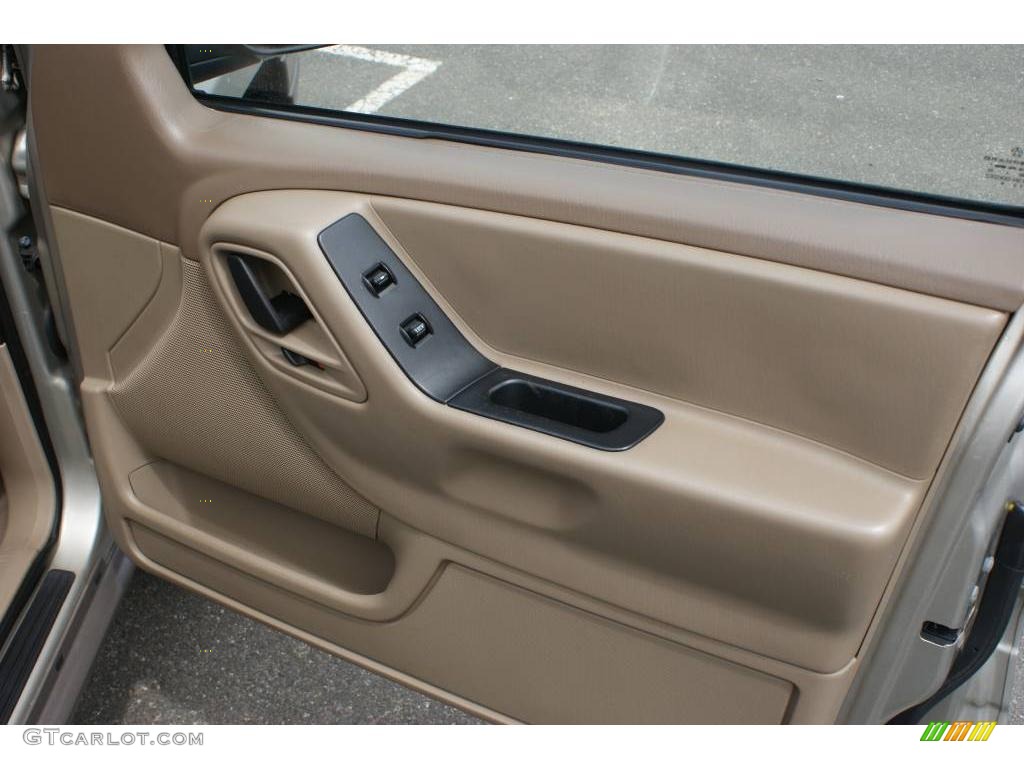 2003 Grand Cherokee Laredo 4x4 - Light Pewter Metallic / Sandstone photo #16