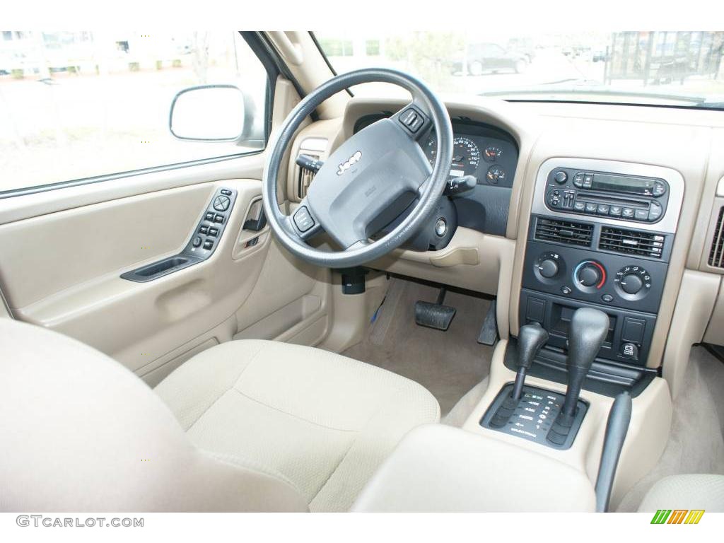 2003 Grand Cherokee Laredo 4x4 - Light Pewter Metallic / Sandstone photo #17