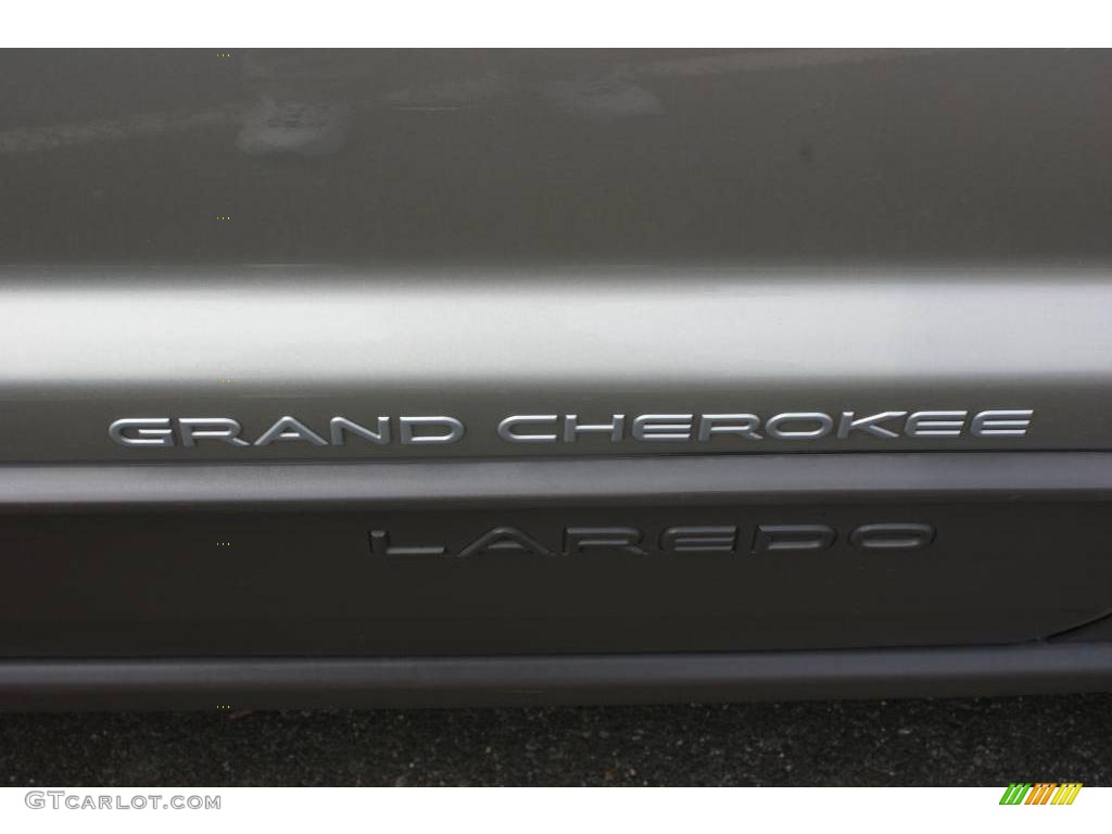 2003 Grand Cherokee Laredo 4x4 - Light Pewter Metallic / Sandstone photo #21