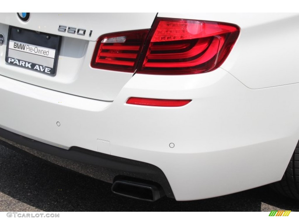 2013 5 Series 550i xDrive Sedan - Alpine White / Black photo #22