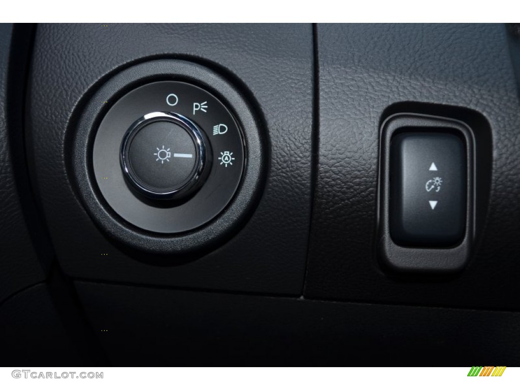 2014 Ford Taurus SEL Controls Photo #85126728