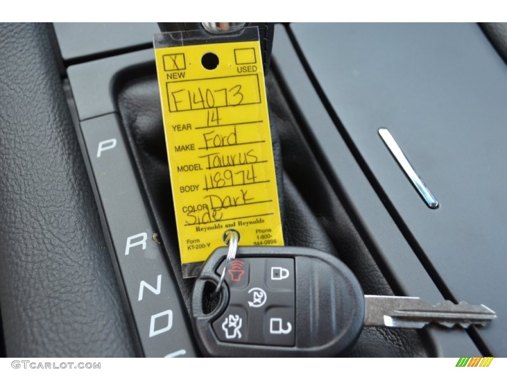2014 Ford Taurus SEL Keys Photos